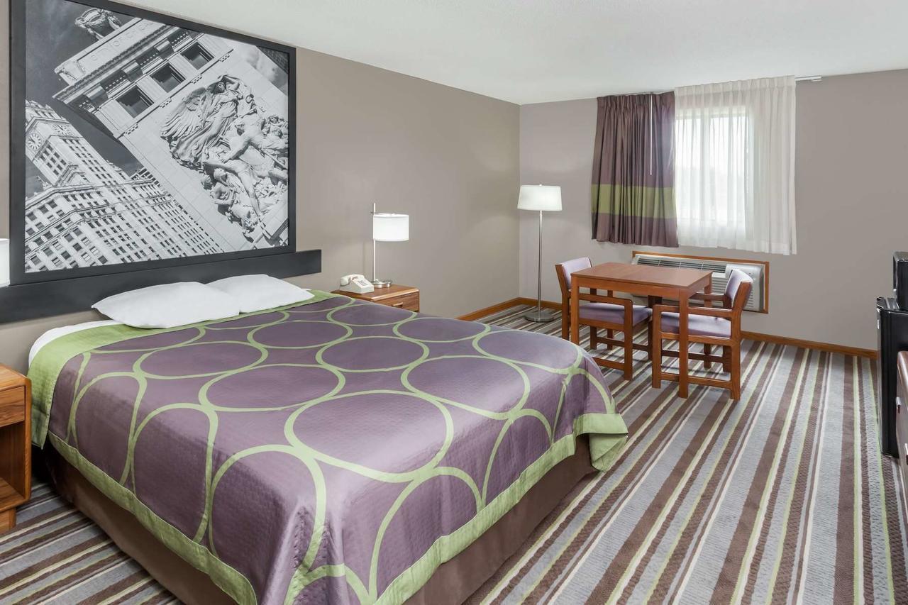 Super 8 By Wyndham Hotel